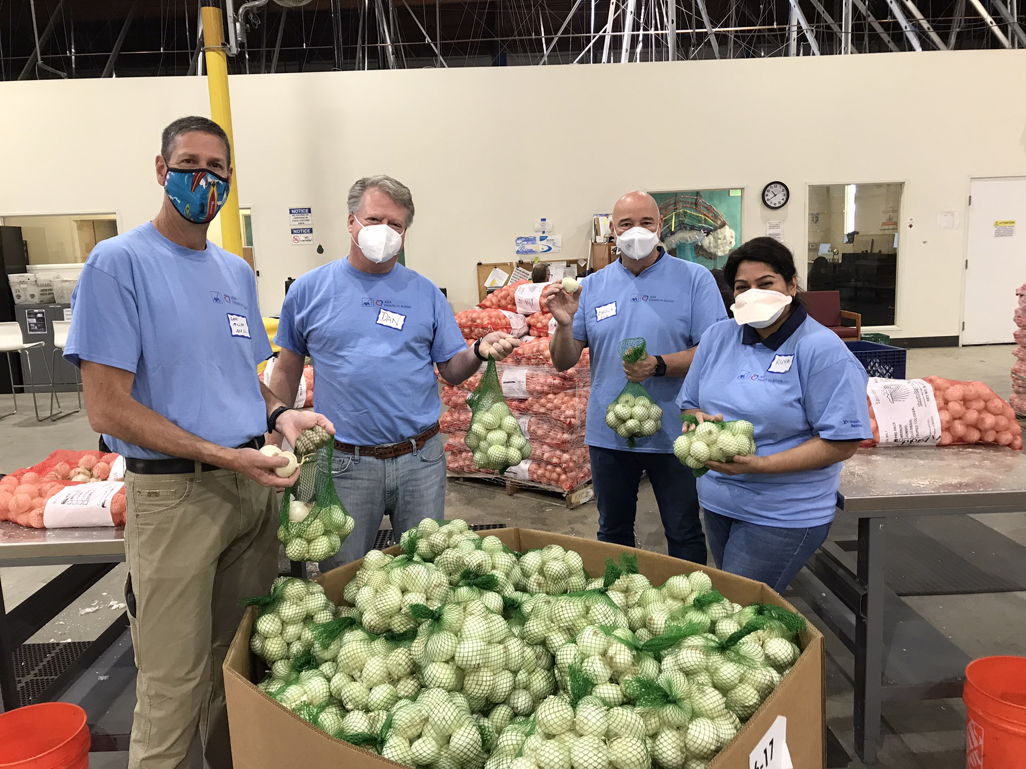 AXA Team donating food