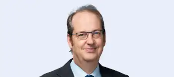 A headshot of Andrew Vigar